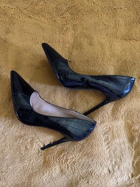 NEW Classic Black Croc-Embossed Pointed Toe Stiletto Pumps